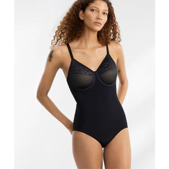 Wacoal - Visual Effects Bodysuit with Minimizer Bra